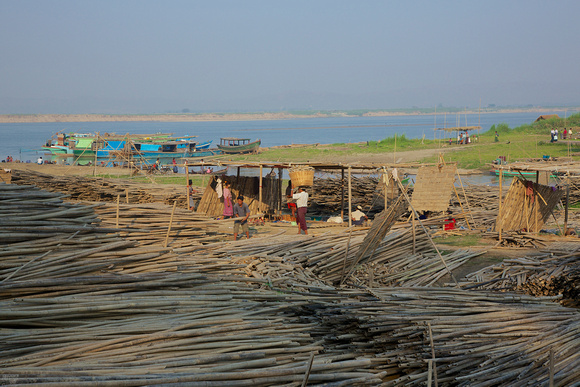 People on the Ayeyarwady Riverbank